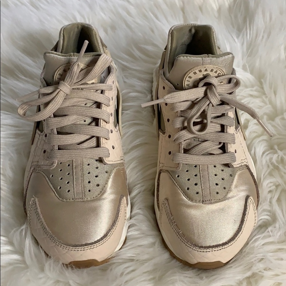 Nike Huarraches